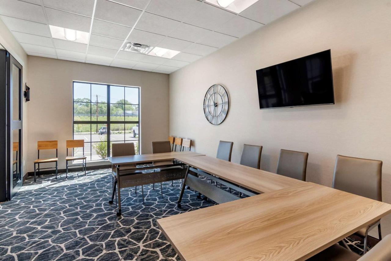 Comfort Suites Grandview - Kansas City Bagian luar foto