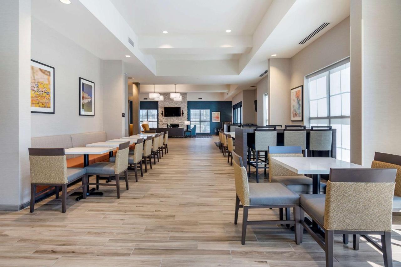 Comfort Suites Grandview - Kansas City Bagian luar foto